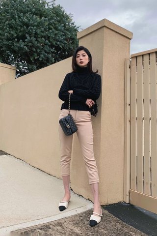 Basic pants in nude